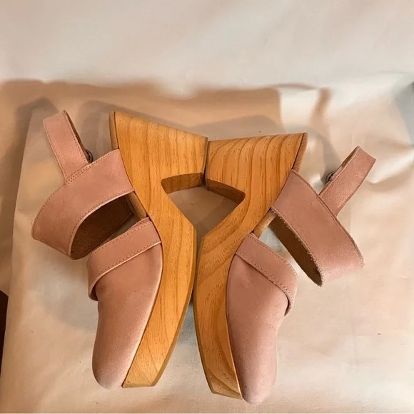 FREE PEOPLE Sz 38 Circle Clog Sandals Wooden Soles Leather Uppers Buckle Closure - Picture 11 of 11